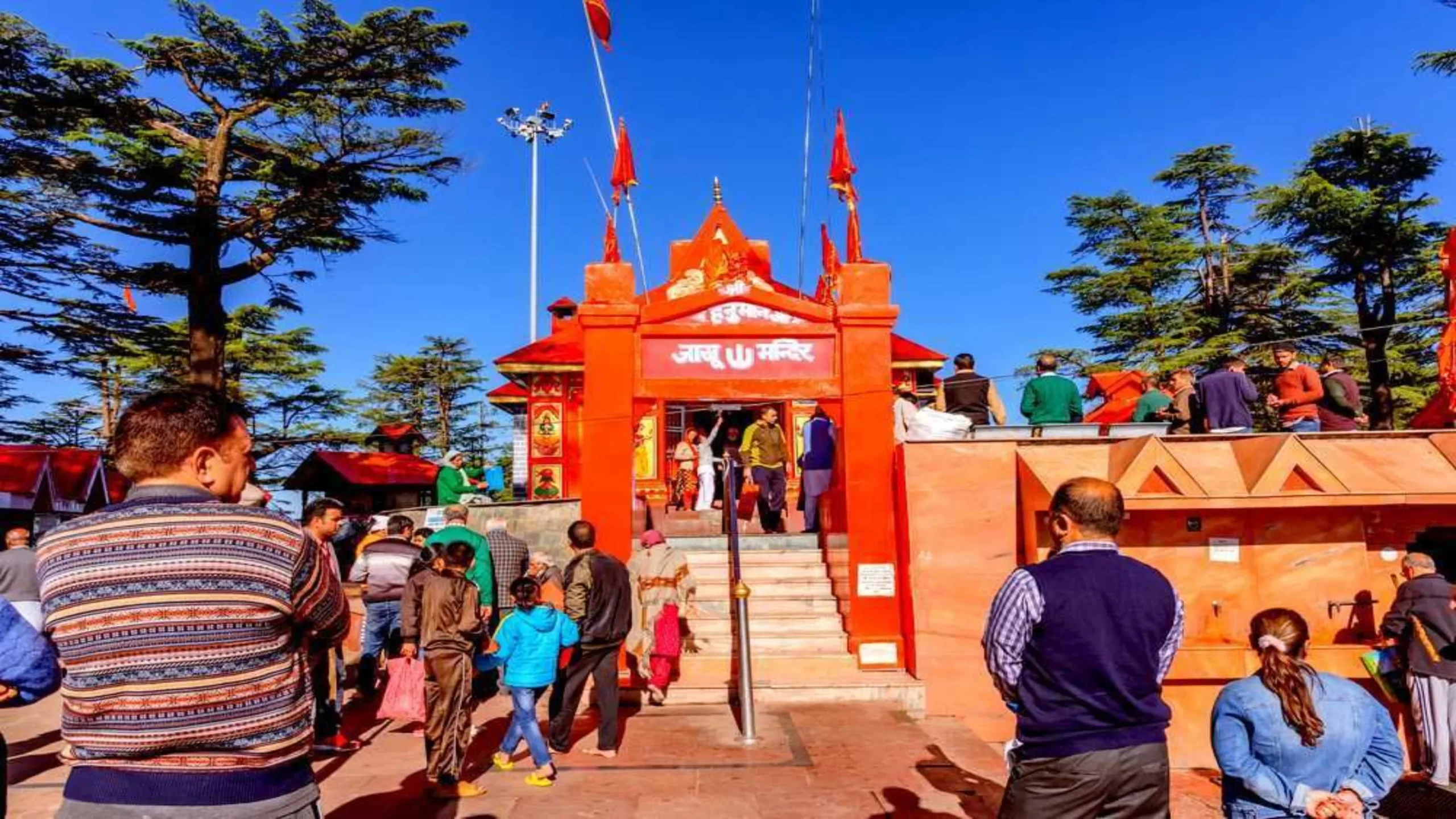 जाखू हनुमान मंदिर शिमला में भगवान हनुमान जी की विशाल प्रतिमा